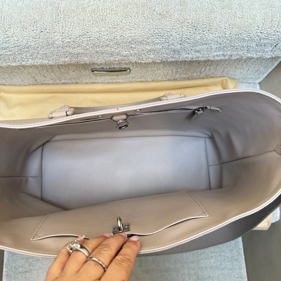 Louis Vuitton Pernelle Tote in Taurillon - Picture 13 of 15